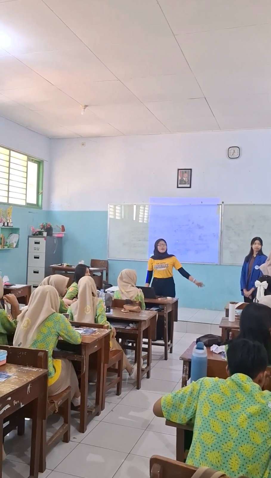 GOES TO SCHOOL BATCH 2